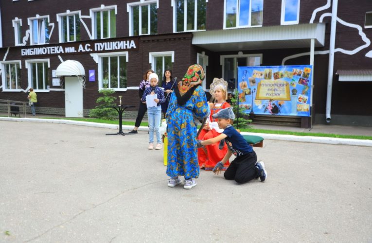 Сегодня в Центральной библиотеке им. А.С. Пушкина прошла праздничная программа «Пушкин ФЕСТ»