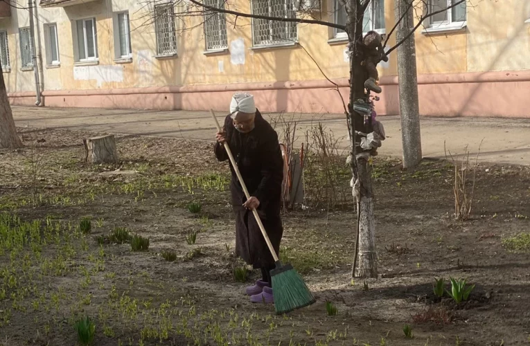 САМЫЙ ВЗРОСЛЫЙ УЧАСТНИК СУББОТНИКА